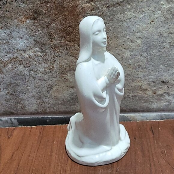 Vintage Virgin Mary Praying Mother Madonna - Picture 5 of 10
